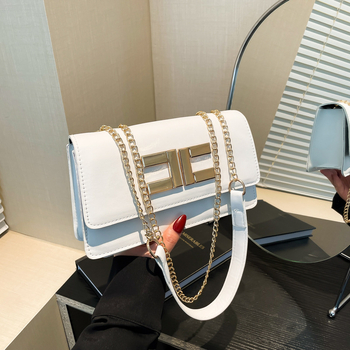 PU малка чантичка с верижка — хоризонтална квадратна форма, затваряне с капак, подплата от синтетична кожа, джоб за мобилен телефон, една презрамка