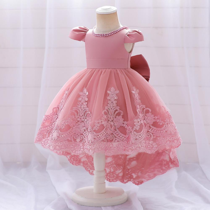 Dievčenské šaty v štýle princeznej so tylovou vlečkou na scénu (Hlavný materiál: polyester 65%, Podšívka: bavlna 35%, Materiál: bavlnený zmes, Vek: 3–8 rokov)