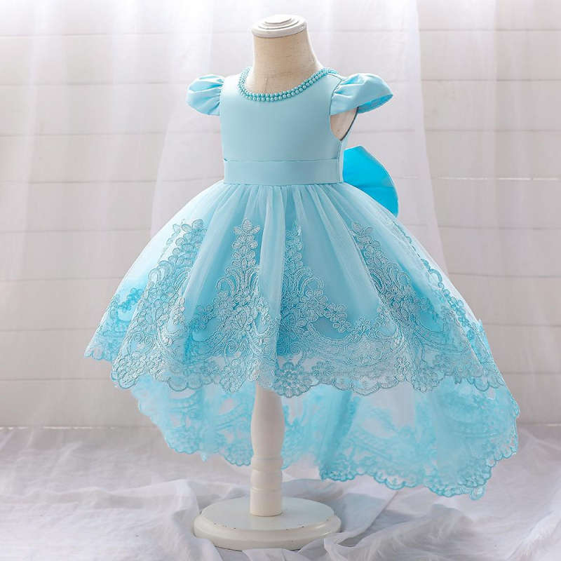 Dievčenské šaty v štýle princeznej so tylovou vlečkou na scénu (Hlavný materiál: polyester 65%, Podšívka: bavlna 35%, Materiál: bavlnený zmes, Vek: 3–8 rokov)