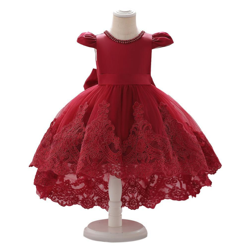 Dievčenské šaty v štýle princeznej so tylovou vlečkou na scénu (Hlavný materiál: polyester 65%, Podšívka: bavlna 35%, Materiál: bavlnený zmes, Vek: 3–8 rokov)