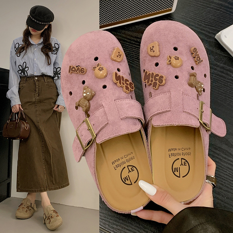 Moterų vintage slip-on bateliai su perforuotu viršumi, dirbtinė oda viršuje, viduje tinklas, padas iš kombinuotos medžiagos, injektuojama konstrukcija, plokščias kulnas, pado storis 0–3 cm, vasara 2025
