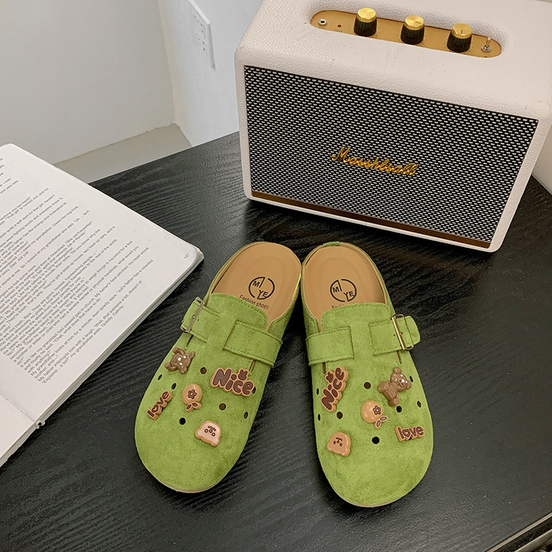 Γυναικείες vintage slip-on παπούτσια με διατρυχημένο σχεδιασμό, επάνω μέρος από συνθετικό δέρμα, εσωτερικό με δίχτυ, σόλα από σύνθετο υλικό, κατασκευή με έγχυση, επίπεδη σόλα, ύψος σόλας 0–3 εκ., Καλοκαίρι 2025