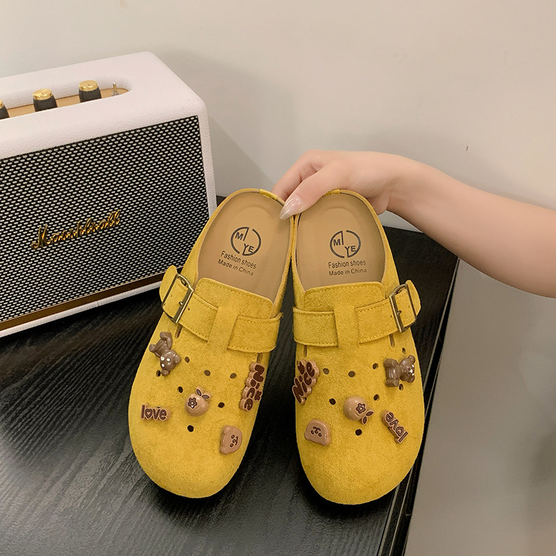 Γυναικείες vintage slip-on παπούτσια με διατρυχημένο σχεδιασμό, επάνω μέρος από συνθετικό δέρμα, εσωτερικό με δίχτυ, σόλα από σύνθετο υλικό, κατασκευή με έγχυση, επίπεδη σόλα, ύψος σόλας 0–3 εκ., Καλοκαίρι 2025