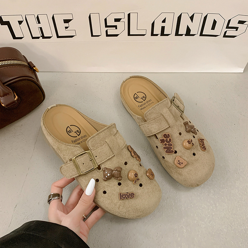 Γυναικείες vintage slip-on παπούτσια με διατρυχημένο σχεδιασμό, επάνω μέρος από συνθετικό δέρμα, εσωτερικό με δίχτυ, σόλα από σύνθετο υλικό, κατασκευή με έγχυση, επίπεδη σόλα, ύψος σόλας 0–3 εκ., Καλοκαίρι 2025