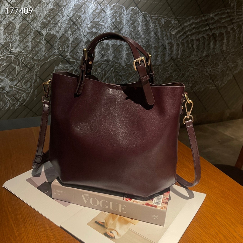 Bucket torba s jednim naramenjem – vrhunska teleća koža, zatvaranje na zip, unutarnji džepovi za telefon i skriveni džep sa zipom, poliester podstava, gradski minimalistički stil