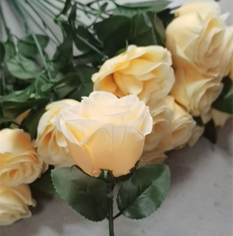 Изкуствена роза на едно стъбло от коприна; стилове: модерна простота, нордичен стил, пасторален стил, малък свеж стил, античен стил и стил Тан; подходяща за сватби, реквизит за снимки и домашна украса