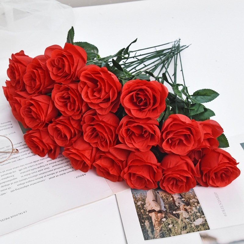 Изкуствена роза на едно стъбло от коприна; стилове: модерна простота, нордичен стил, пасторален стил, малък свеж стил, античен стил и стил Тан; подходяща за сватби, реквизит за снимки и домашна украса