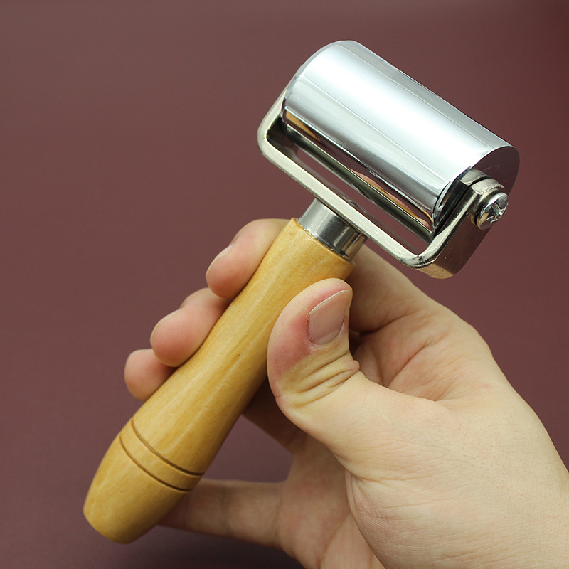 Ролер за кожени ръбове с кръгла глава, стоманено тяло и дървена дръжка — ширина на острието 25/60/100 мм, за пресоване на кожа