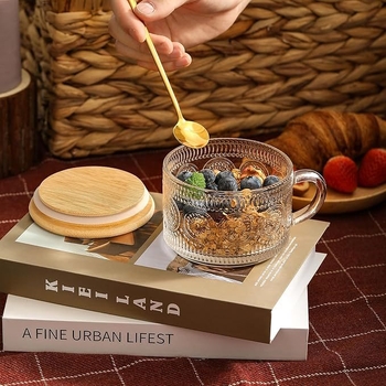 Стъклена чаша с дръжка, слънчогледов релеф, капак и лъжичка, сода-лимонено стъкло, ръчно издялана