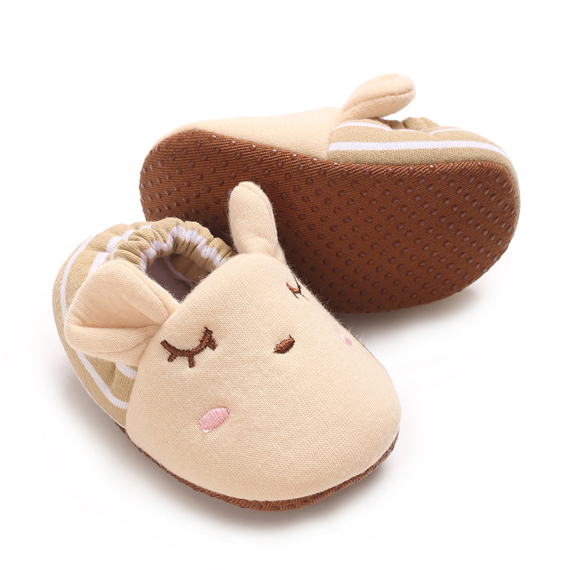 Gyerek zoknicipő, rajzfilmszerű mintázat, pamut felsőrész, csúszásmentes talp, alacsony felső rész, 12–36 hónap