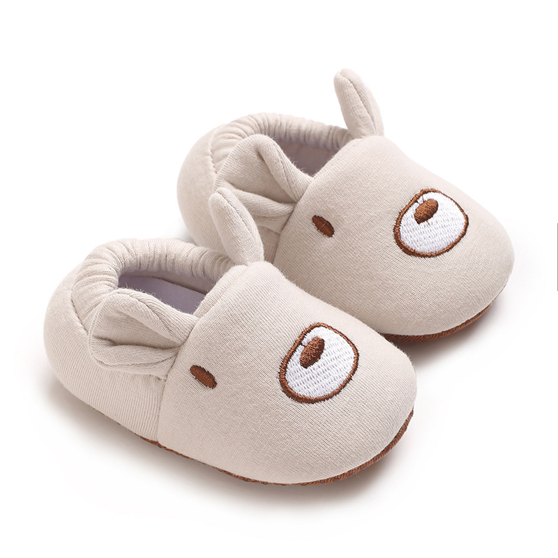 Gyerek zoknicipő, rajzfilmszerű mintázat, pamut felsőrész, csúszásmentes talp, alacsony felső rész, 12–36 hónap