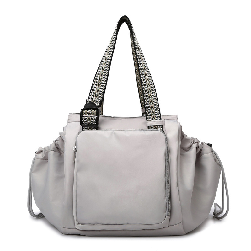 Mama cestovný batoh z Oxford materiálu, zapínanie na zips, vnútorná kapsa na zips, vnútorná patch kapsa, dvojité ramenné popruhy