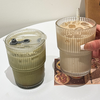 Vandens stiklinė su šiaudeliu ir dangteliu, stiklo, cilindrinė, paprastas stilius, 350 g