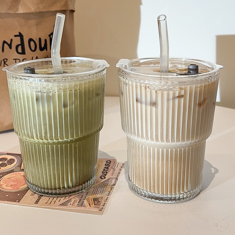 Vandens stiklinė su šiaudeliu ir dangteliu, stiklo, cilindrinė, paprastas stilius, 350 g