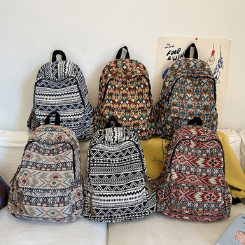 Unisex kuprinė etniniu stiliumi kelionėms, talpa 20–35 L, nailonas, graffiti raštas, išlenkti pečių dirželiai, poliesterio pamušalas