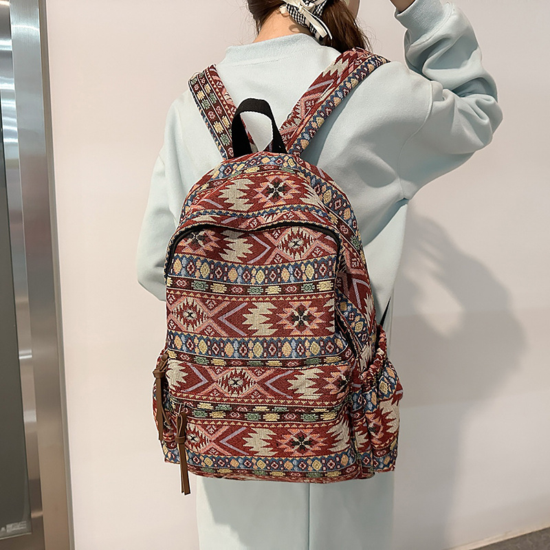 Unisex kuprinė etniniu stiliumi kelionėms, talpa 20–35 L, nailonas, graffiti raštas, išlenkti pečių dirželiai, poliesterio pamušalas