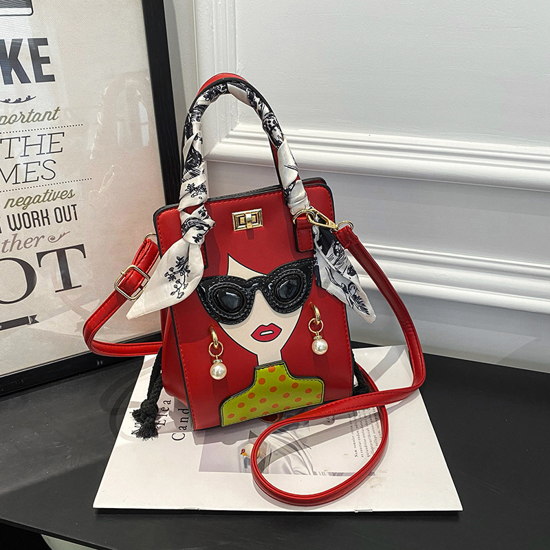 PU materijal, mala kvadratna torba, vertikalni kvadratni oblik, zaključavanje, džep za telefon i osobnu iskaznicu