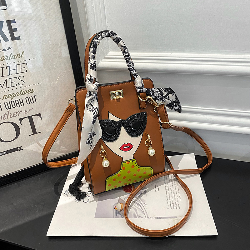 PU materijal, mala kvadratna torba, vertikalni kvadratni oblik, zaključavanje, džep za telefon i osobnu iskaznicu