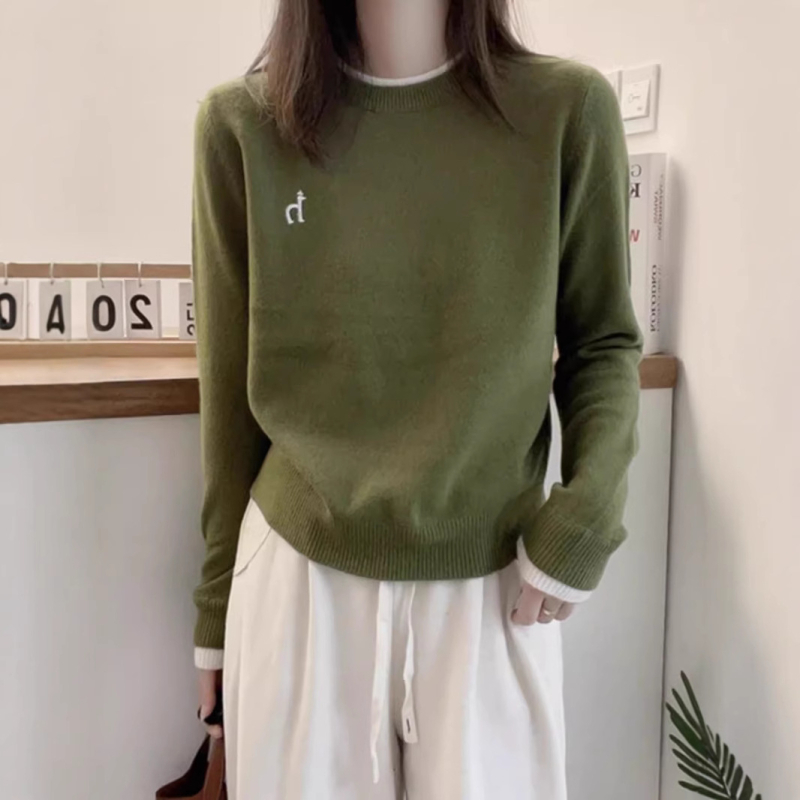 Moteriški vilnos megztinis, laisvas kirpimas, apvali kaklo linija, 95%+ vilna, siuvinėtas akcentas