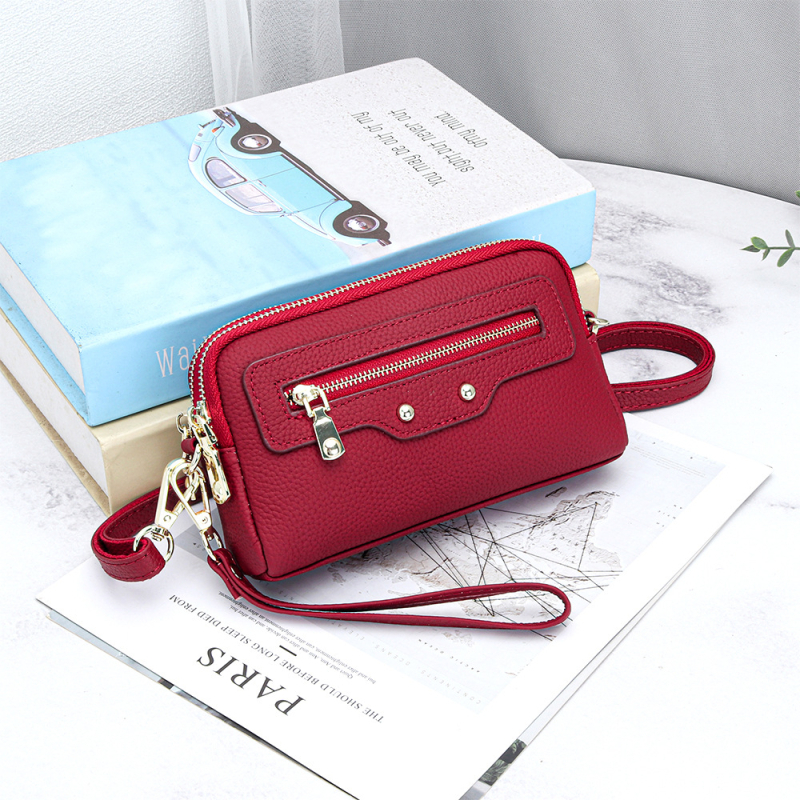 Pravá kožená dámska crossbody kabelka, prvotriedna hovädzia koža, vodorovný štvorcový tvar, zapínanie na zips, vnútorné vrecká: zipsové vrecko, vrecko na telefón, vrecko na občiansky preukaz — leto 2025