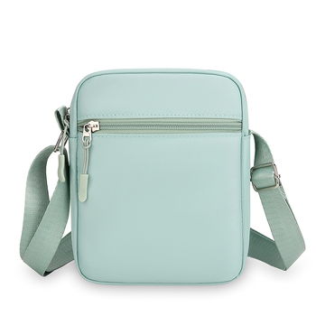 Oxford vászonból készült crossbody táska, függőleges négyszög alakú, cipzáras nyitás, telefontartó zseb, egylábas vállpánt