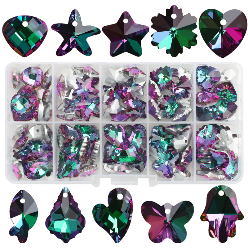 Медальон от стъкло в кутийка; материал: стъкло/глазура; обработка: напълно автоматично шлайфане; марка: Beads; лято 2021