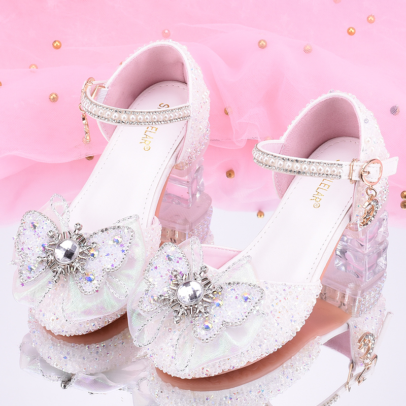 Krištolo dekoruoti mažų mergaičių bateliai 1–3 metų amžiaus, pianistų pasirodymams — padas iš jautienos sausgyslės