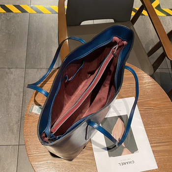 Ženska tote torba od prave kože – velika kapaciteta, poslovni stil za putovanja, koža Oilwax, zatvarač na zip, unutarnji pretinci.