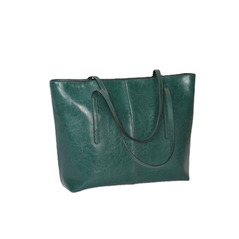 Ženska tote torba od prave kože – velika kapaciteta, poslovni stil za putovanja, koža Oilwax, zatvarač na zip, unutarnji pretinci.