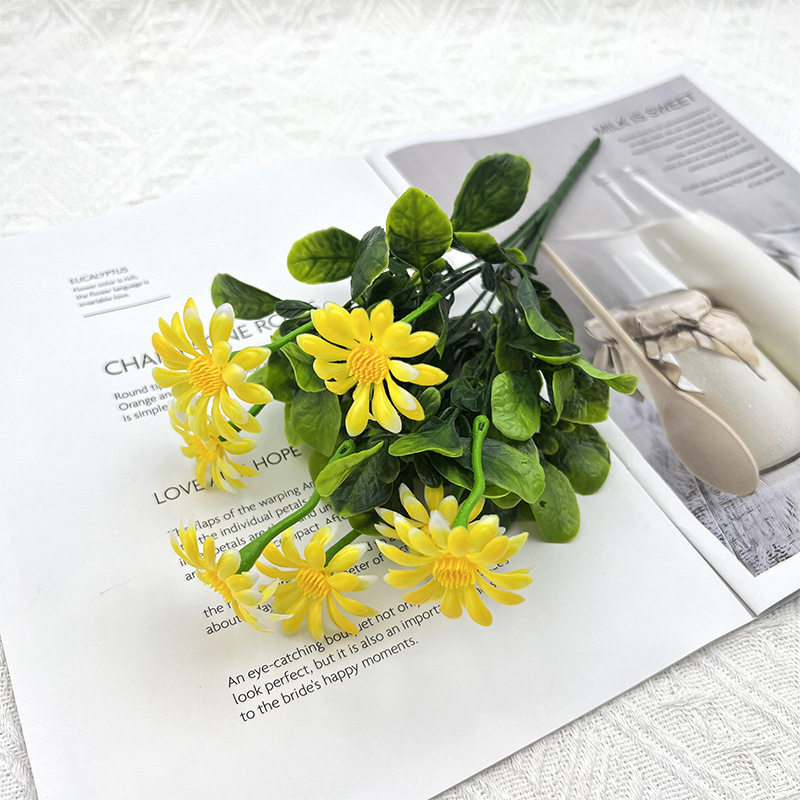 Dirbtinės Daisy gėlės – plastmasė, įpurškiamasis formavimas, Daisy veislė; skirtos lauko naudojimui, fotografijos rekvizitai ir namų dekorui.