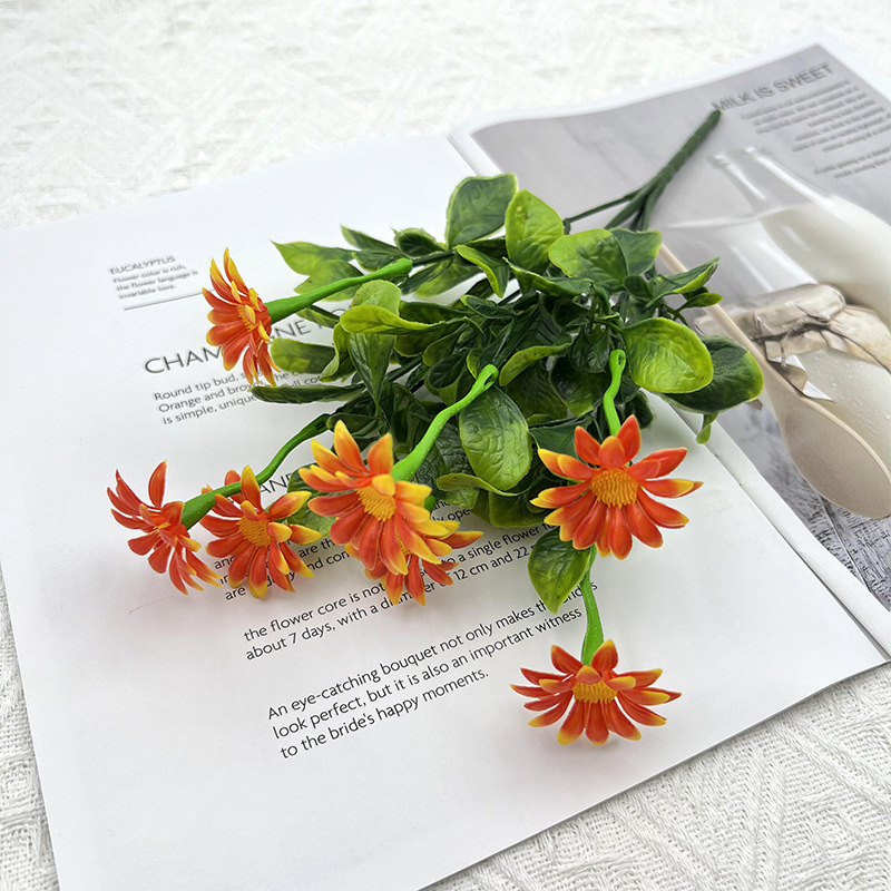 Dirbtinės Daisy gėlės – plastmasė, įpurškiamasis formavimas, Daisy veislė; skirtos lauko naudojimui, fotografijos rekvizitai ir namų dekorui.