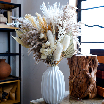 Gėlių puokštė iš džiovintų nendrės žiedų, dažytos, įpakuota į Opp maišelį