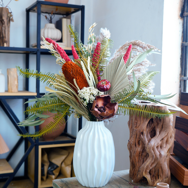 Gėlių puokštė iš džiovintų nendrės žiedų, dažytos, įpakuota į Opp maišelį