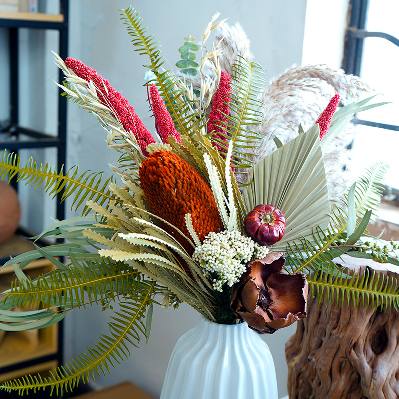 Gėlių puokštė iš džiovintų nendrės žiedų, dažytos, įpakuota į Opp maišelį