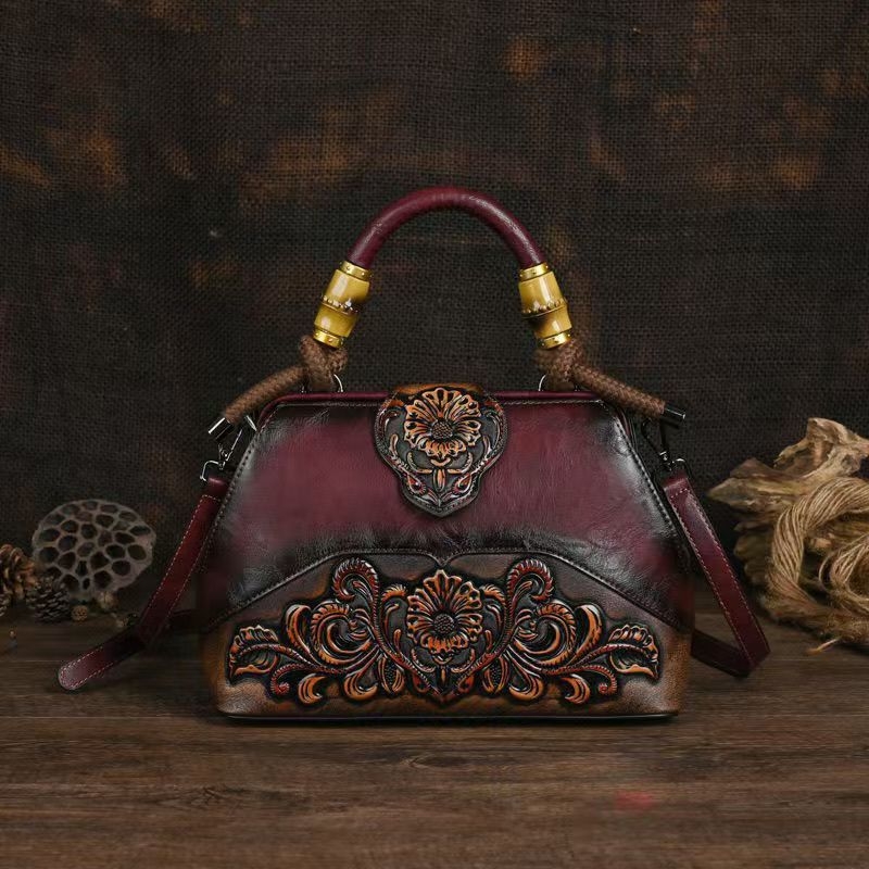 Чанта Tote в литературно-народен стил, PU материал, затваряне с цип, подплата полиестер, хоризонтална квадратна форма.