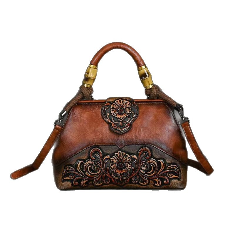 Чанта Tote в литературно-народен стил, PU материал, затваряне с цип, подплата полиестер, хоризонтална квадратна форма.