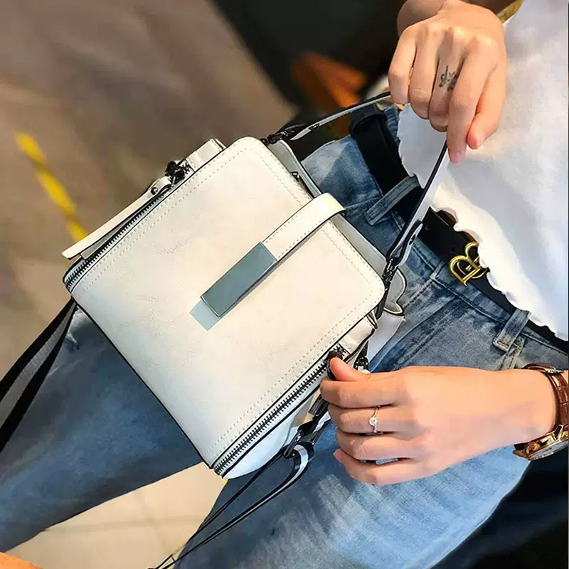 Kožna bucket torba s uljno-voskovim završetkom, zatvarač na zip, unutarnji džepovi: džep na zip, džep za mobitel, džep za ID