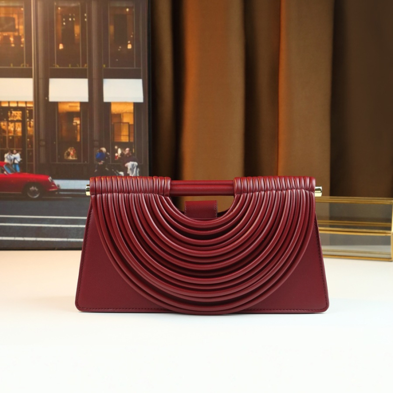 Ručne tkaná clutch taška z PU kože, vodorovný štvorcový tvar, magnetické zapínanie, podšívka z polyesteru, vrecko na telefón