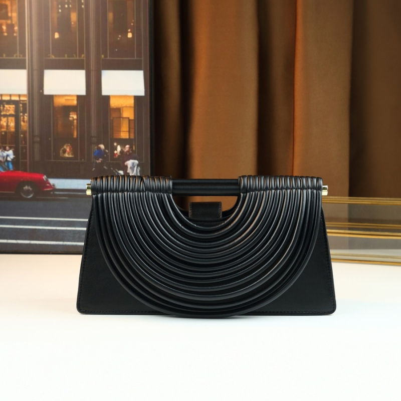 Ručne tkaná clutch taška z PU kože, vodorovný štvorcový tvar, magnetické zapínanie, podšívka z polyesteru, vrecko na telefón
