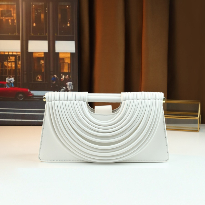 Ručne tkaná clutch taška z PU kože, vodorovný štvorcový tvar, magnetické zapínanie, podšívka z polyesteru, vrecko na telefón