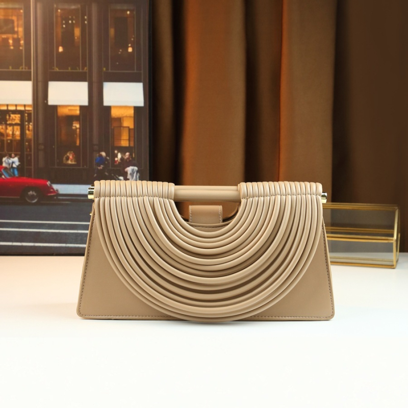 Ručne tkaná clutch taška z PU kože, vodorovný štvorcový tvar, magnetické zapínanie, podšívka z polyesteru, vrecko na telefón