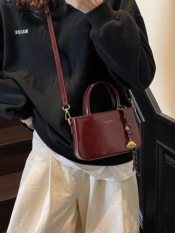 Dámska PU crossbody taška, street-style, horizontálny štvorcový tvar, zapínanie na zips, vnútorné skryté vrecko a vrecko na identifikačnú kartu