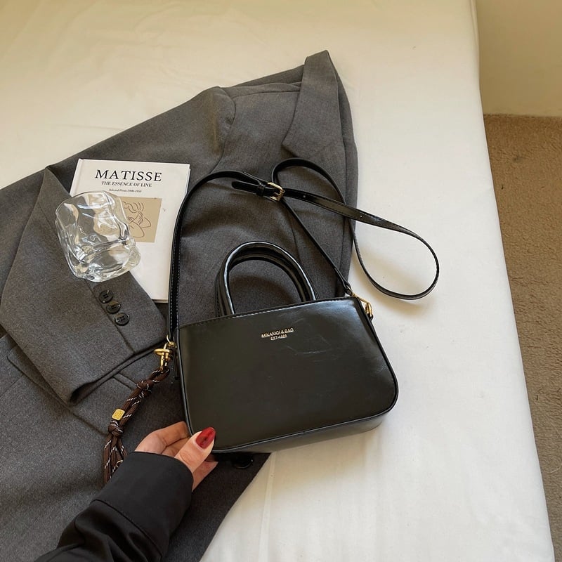 Dámska PU crossbody taška, street-style, horizontálny štvorcový tvar, zapínanie na zips, vnútorné skryté vrecko a vrecko na identifikačnú kartu