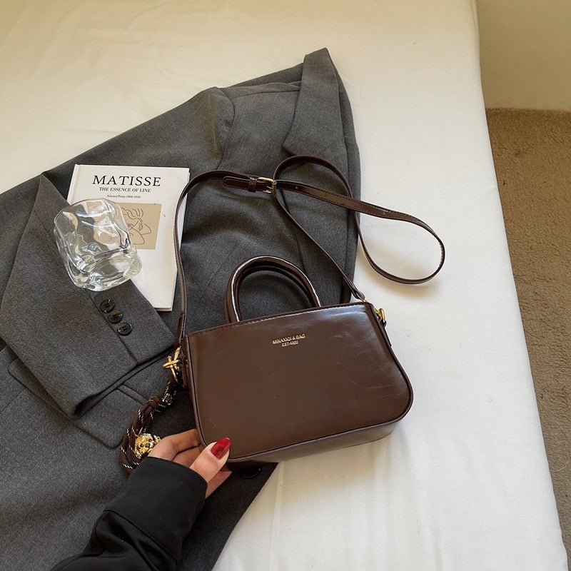 Dámska PU crossbody taška, street-style, horizontálny štvorcový tvar, zapínanie na zips, vnútorné skryté vrecko a vrecko na identifikačnú kartu