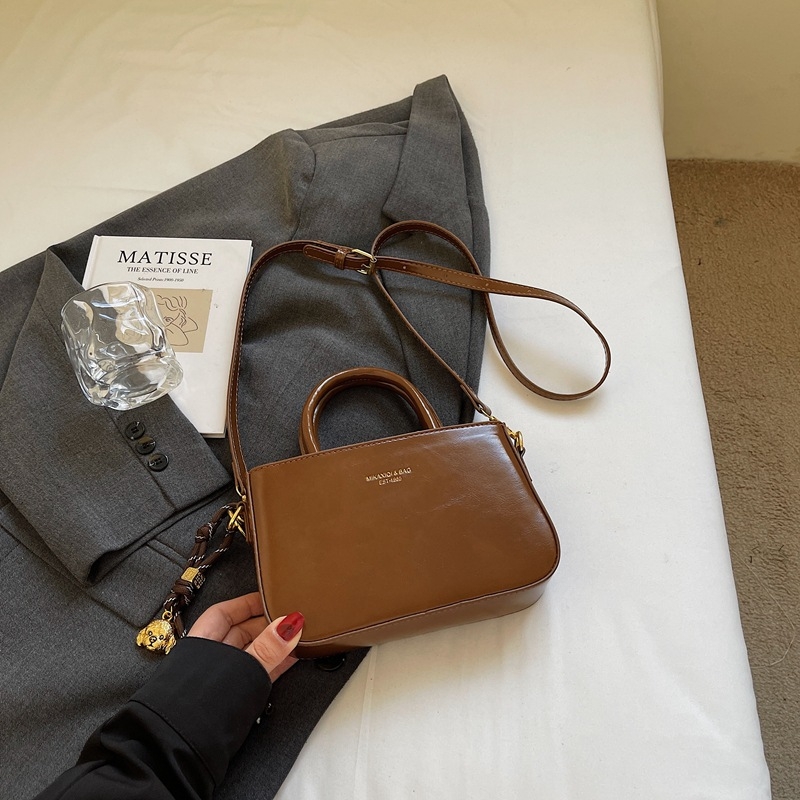 Dámska PU crossbody taška, street-style, horizontálny štvorcový tvar, zapínanie na zips, vnútorné skryté vrecko a vrecko na identifikačnú kartu
