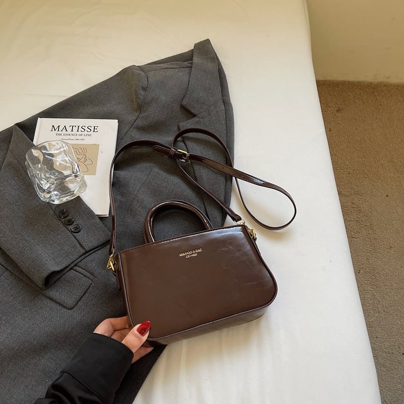 Dámska PU crossbody taška, street-style, horizontálny štvorcový tvar, zapínanie na zips, vnútorné skryté vrecko a vrecko na identifikačnú kartu