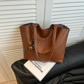 Dámska taška na rameno s veľkou kapacitou, mestský minimalistický štýl, PU materiál, tvar vedra, zapínanie na zips, vnútorná zipsová kapsa