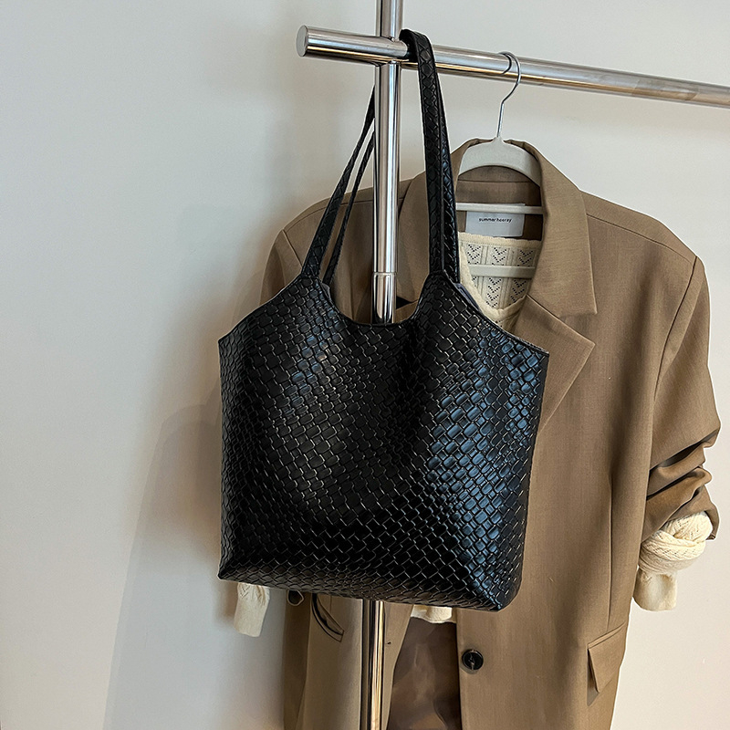 Dámska taška na rameno s veľkou kapacitou, mestský minimalistický štýl, PU materiál, tvar vedra, zapínanie na zips, vnútorná zipsová kapsa