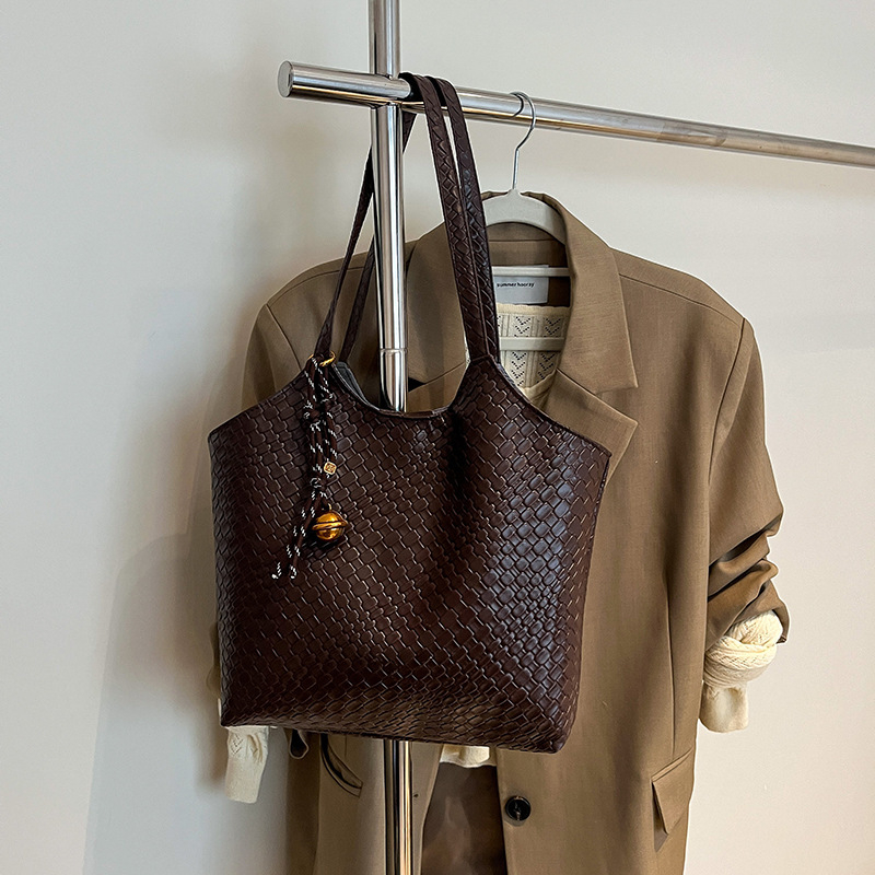 Dámska taška na rameno s veľkou kapacitou, mestský minimalistický štýl, PU materiál, tvar vedra, zapínanie na zips, vnútorná zipsová kapsa