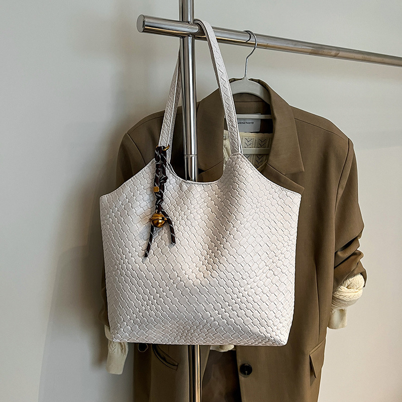 Dámska taška na rameno s veľkou kapacitou, mestský minimalistický štýl, PU materiál, tvar vedra, zapínanie na zips, vnútorná zipsová kapsa